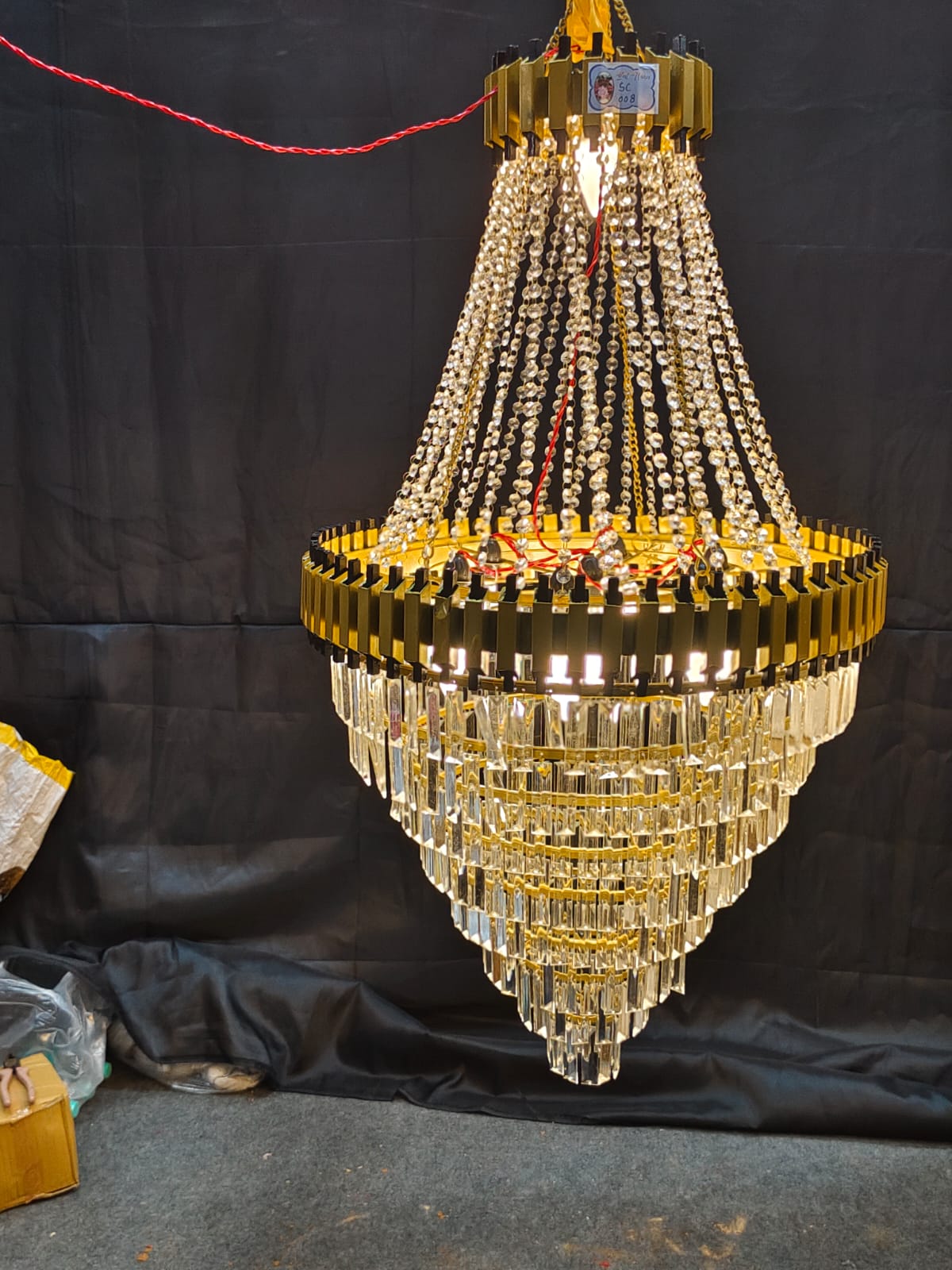 CRISTAL PATRI CHANDELIER WITH SQUARE PIPE BORDER